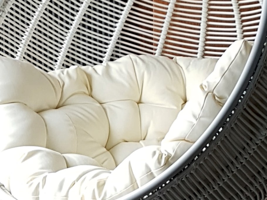 Стеганая подушка на кресло