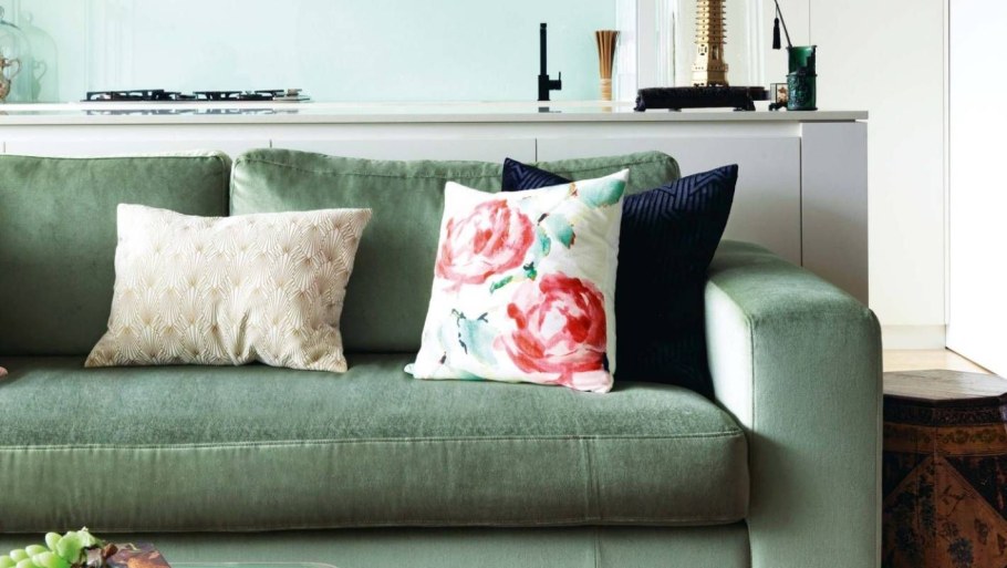 Диван цвета минт