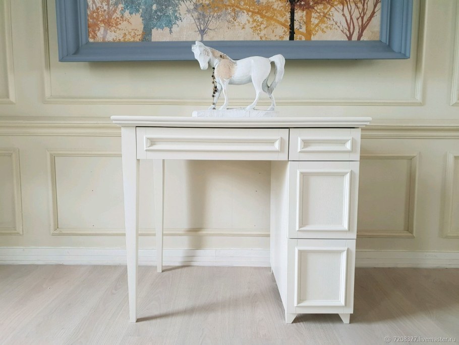 Письменный стол белый классика