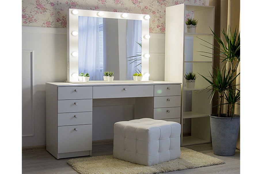 Стол молочный дуб гримерный