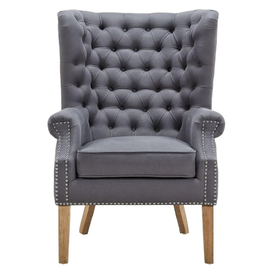 Кресло с заклепками