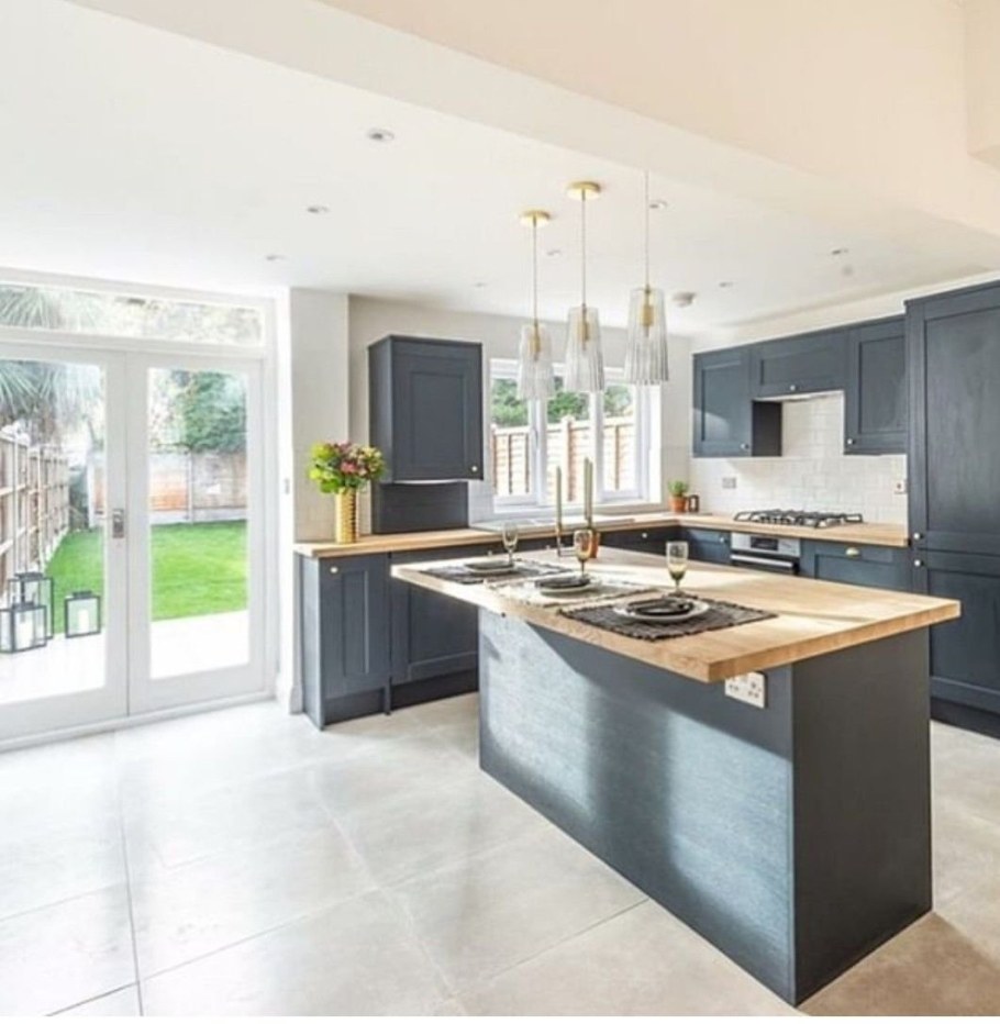 Кухня гостиная с островом