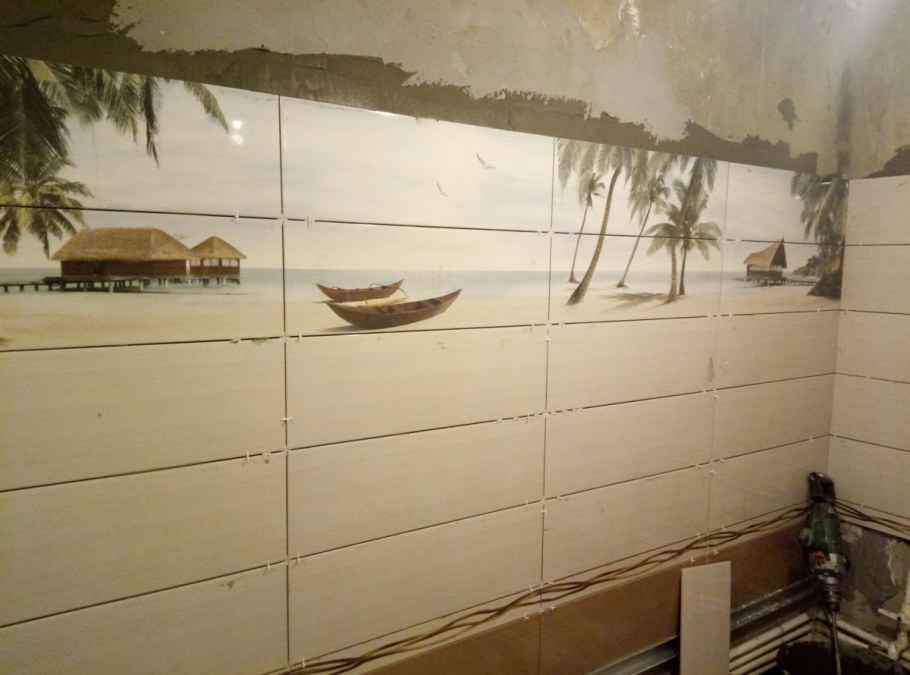 Кафель в ванной комнате с пальмой