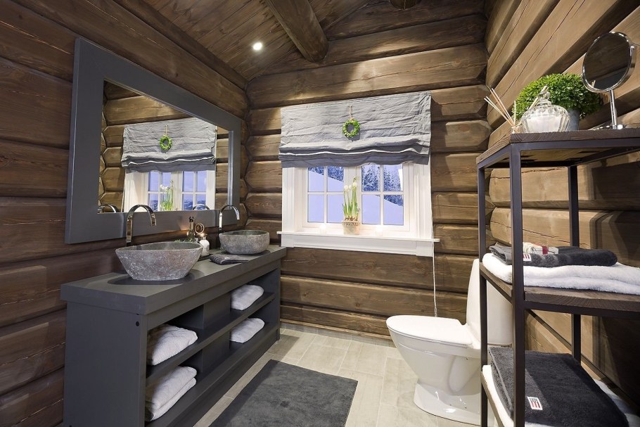 Ванная в доме из бревна