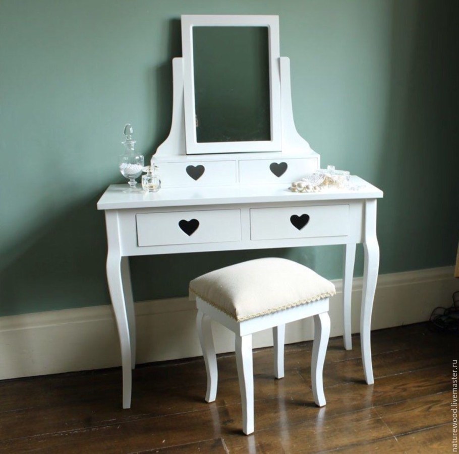 Туалетный стол с зеркалом DST-01