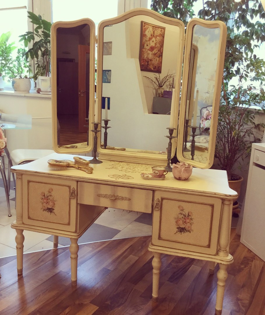 Реставрированное трюмо