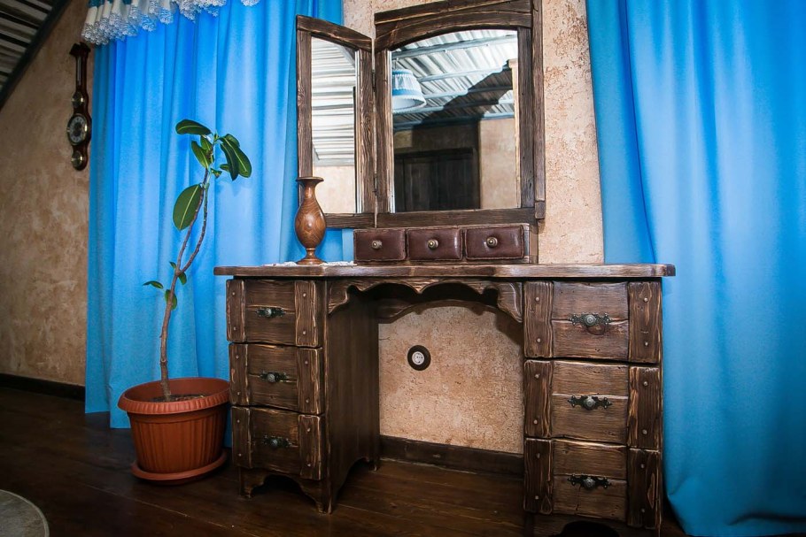 Туалетный столик под старину