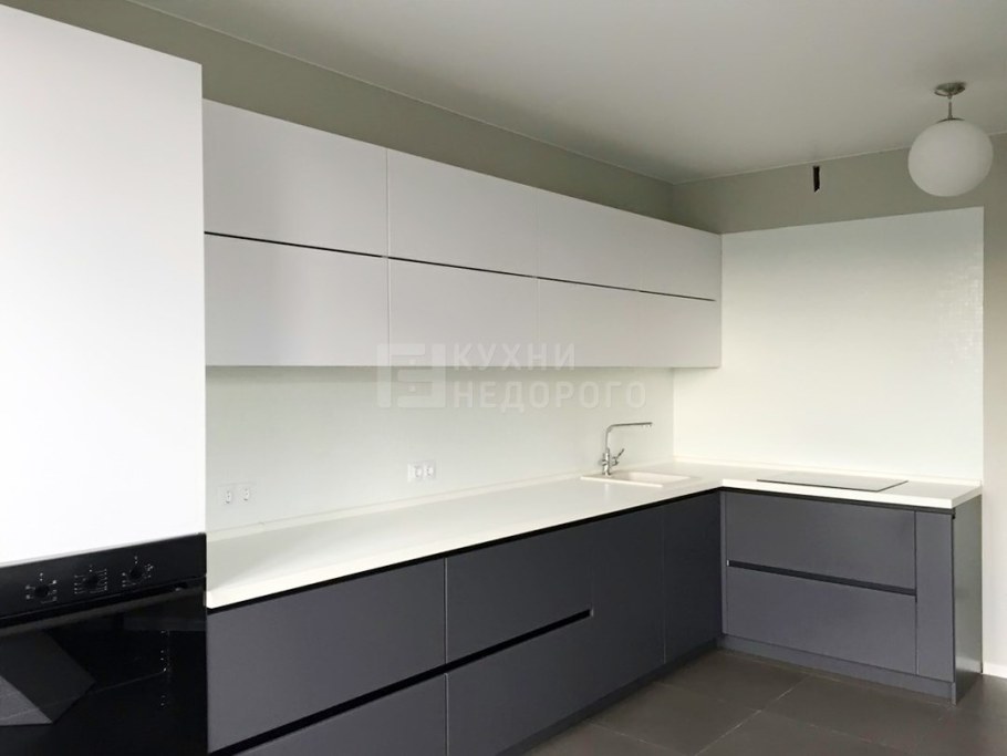 Матовая кухня без ручек