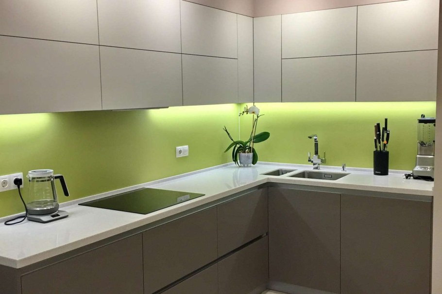 Кухня с интегрированными ручками gola