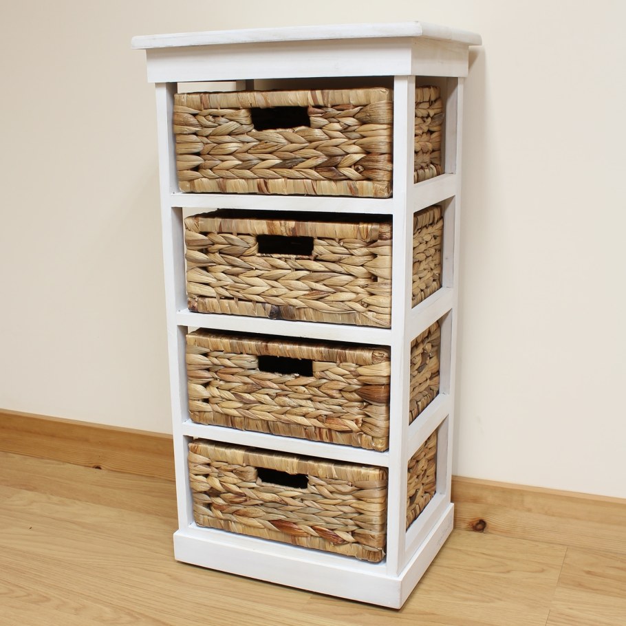 Стеллаж с плетеными корзинами