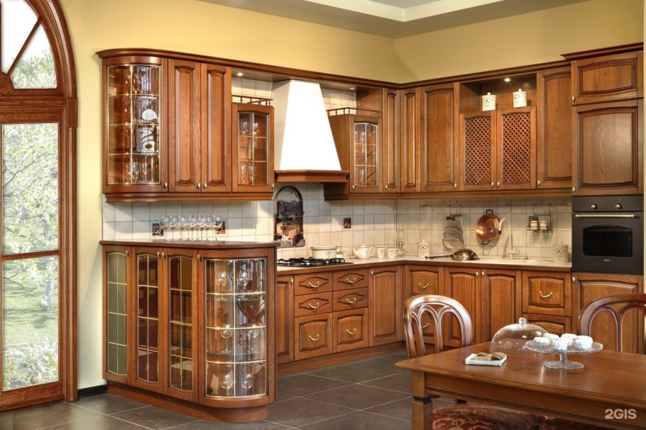 Кухонные гарнитуры из массива дерева