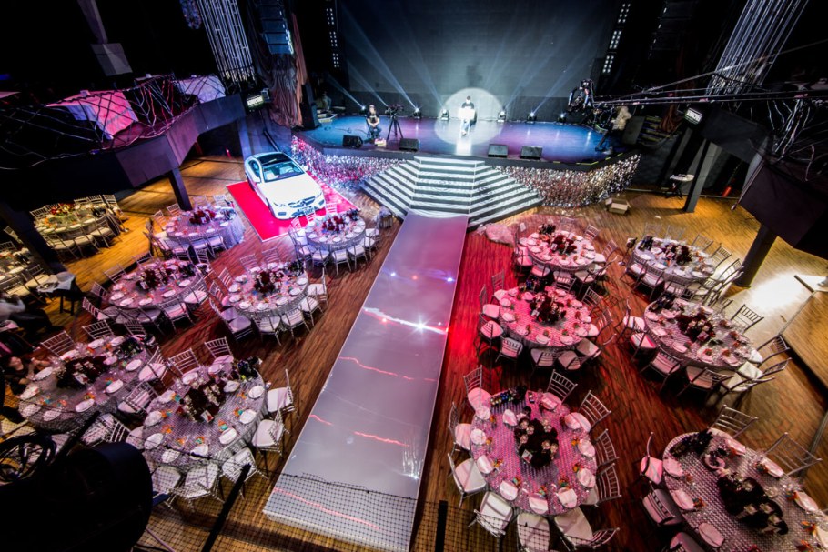 Известия Холл концертный зал