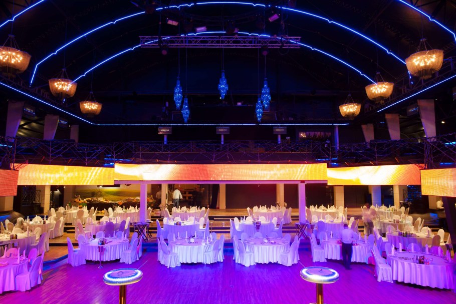 Известия Холл концертный зал