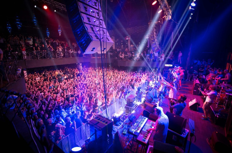 Известия Холл концертный зал