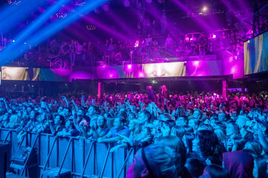 Известия Холл концерт