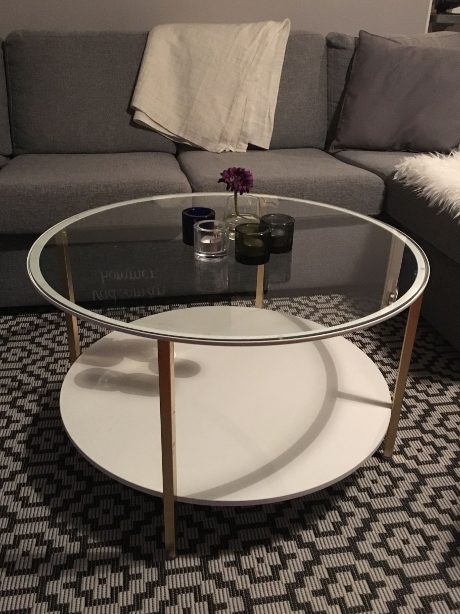 ВИТШЁ столик круглый в интерьере