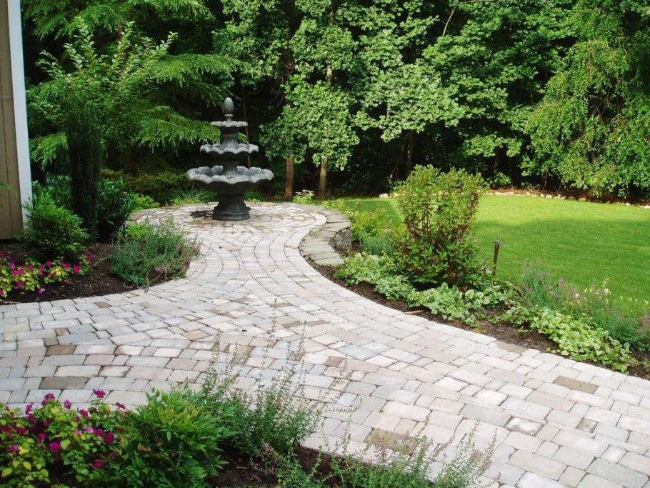 Мощение дорожек в английском саду