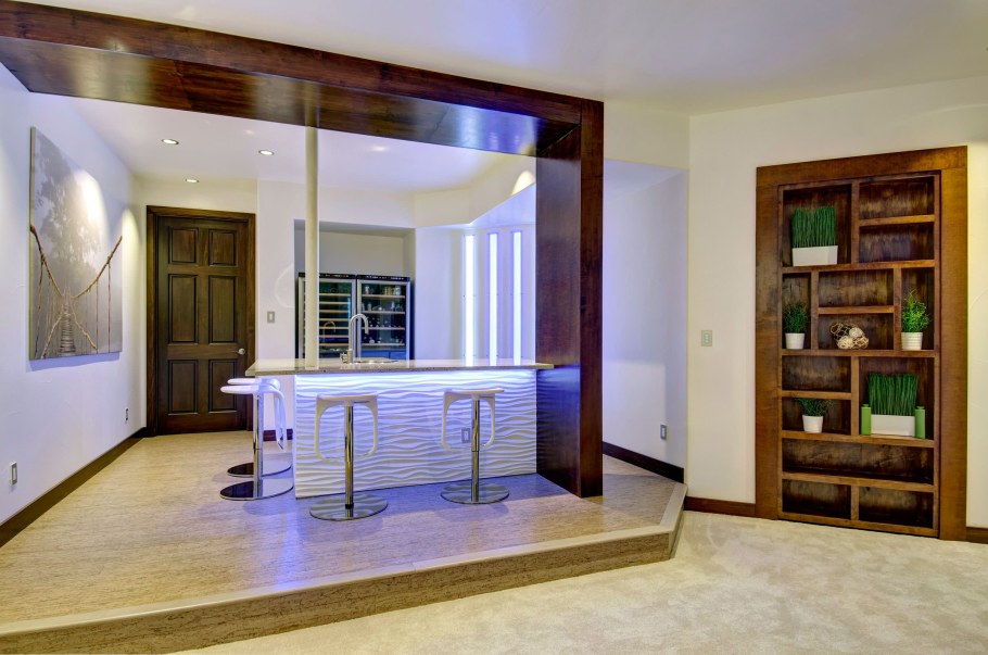 Барная перегородка между кухней и гостиной