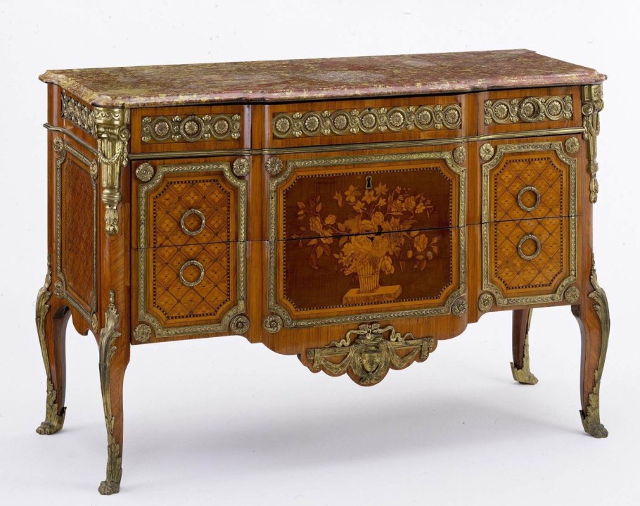 Комод 17 века