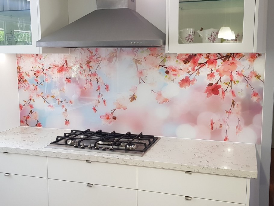 Фартук для кухни из стекла цветы
