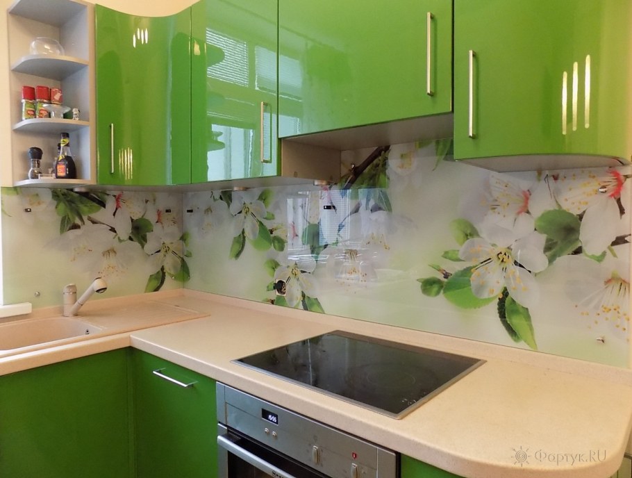 Кухонный фартук с цветами яблони