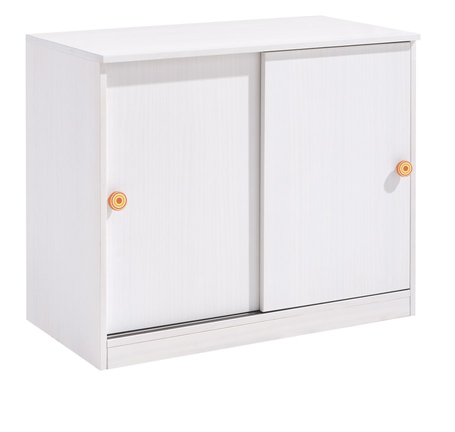 Низкие белые шкафы с дверцами