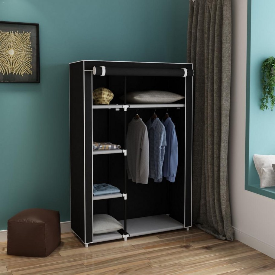 Маленький шкафчик для одежды