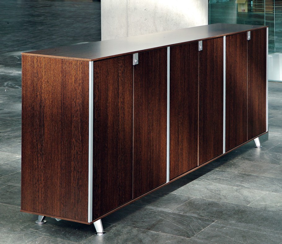 Шкаф низкий с замком