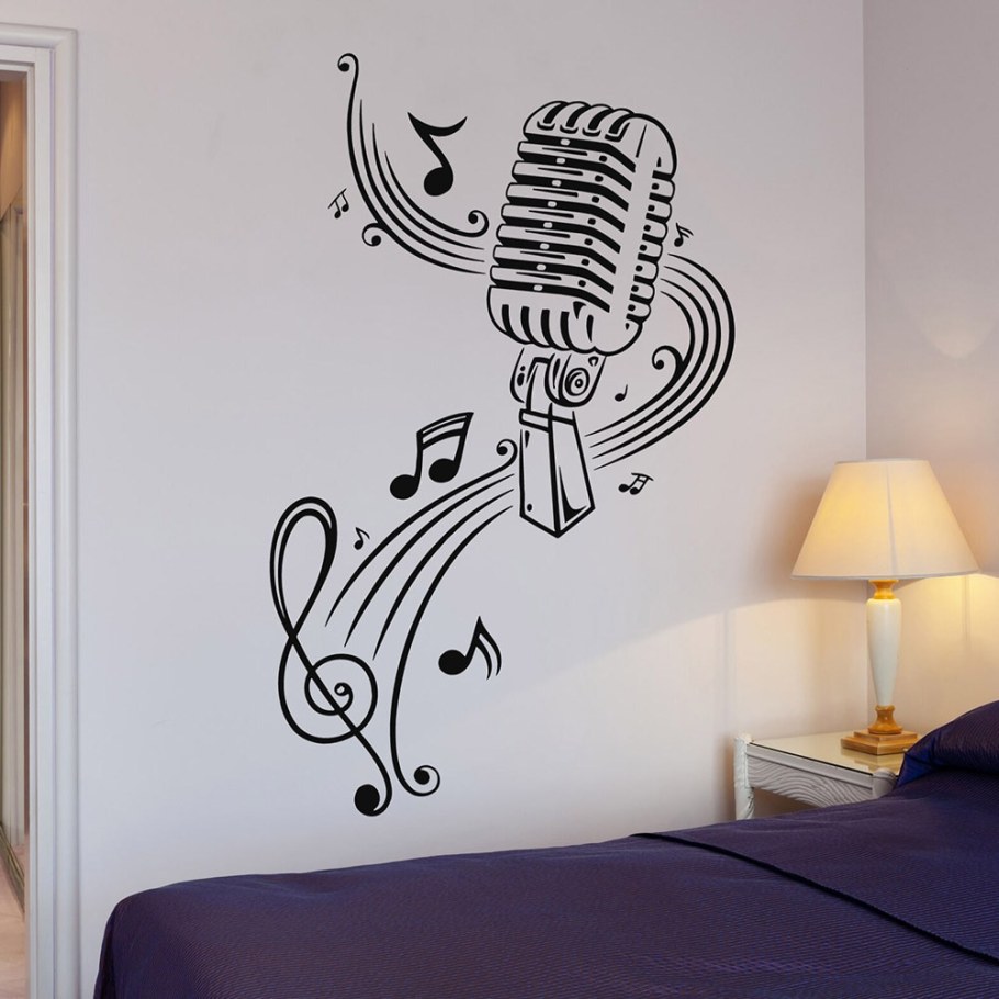 Музыкальный декор на стене