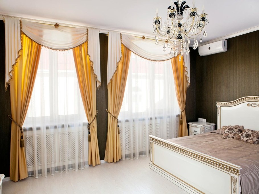 Шторы в спальню дорого