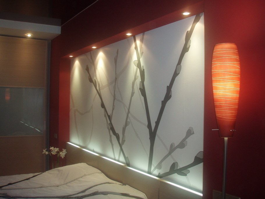 Стеклянное панно с подсветкой