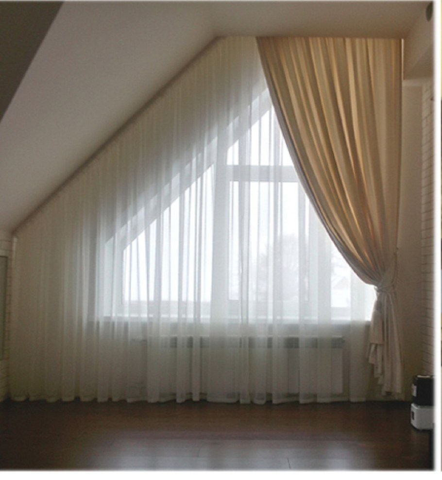 Шторы на мансардном этаже