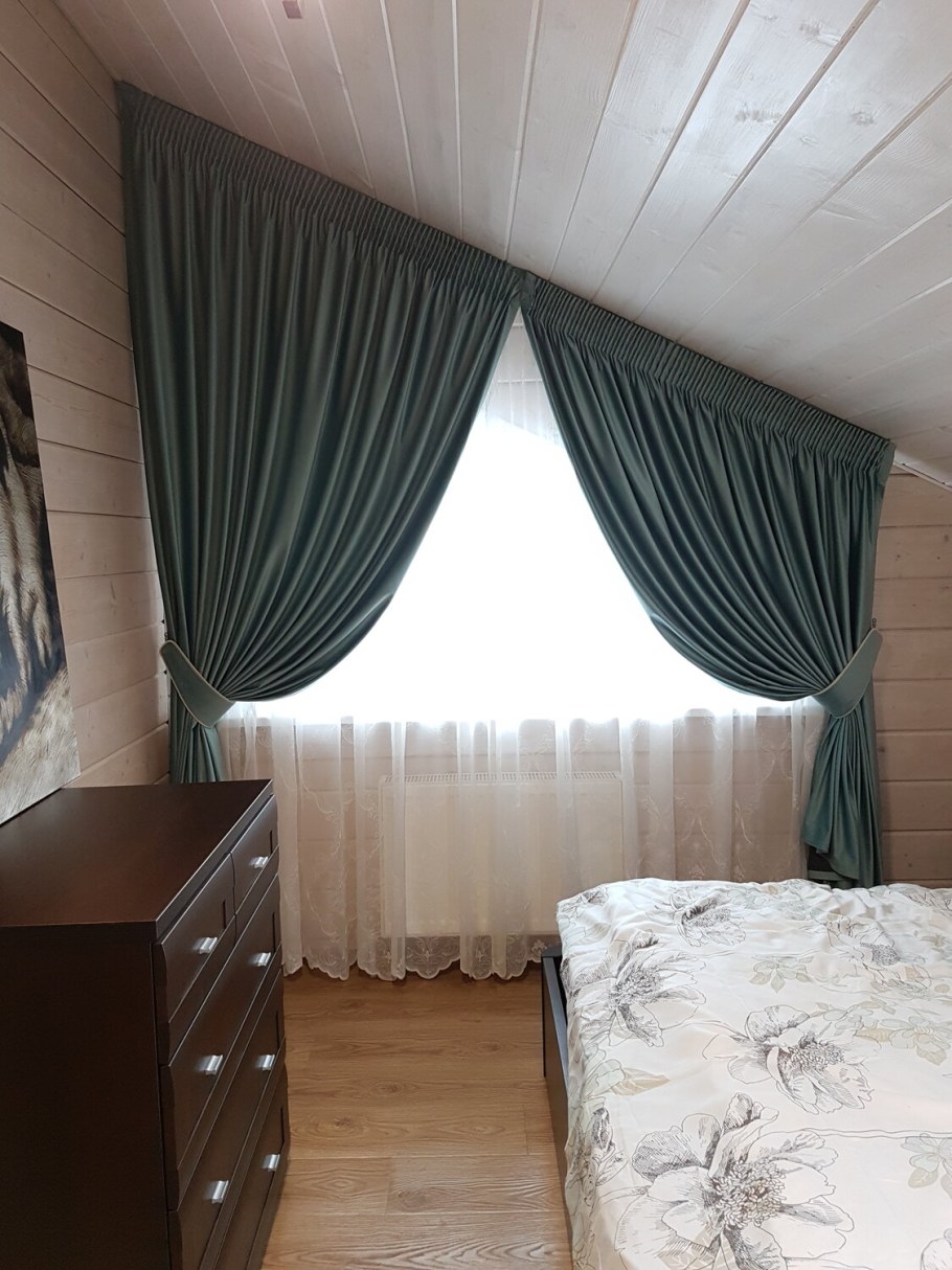 Шторы со скошенным потолком