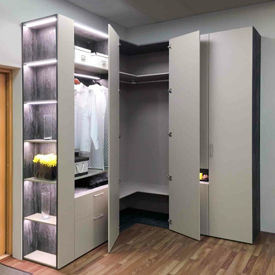 Угловой шкаф со складными дверями