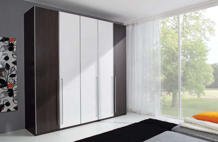 Шкафы корпусные распашные