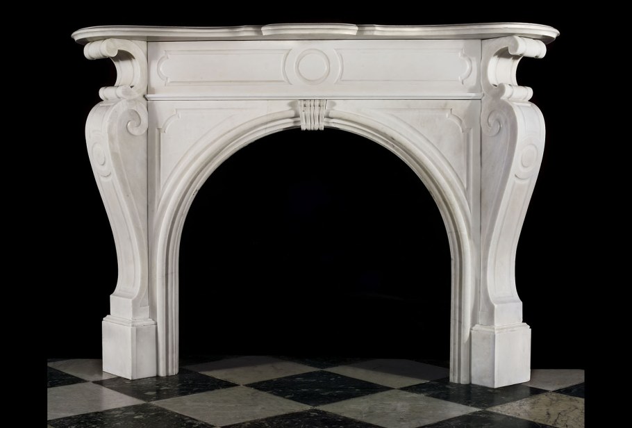 Камин с аркой