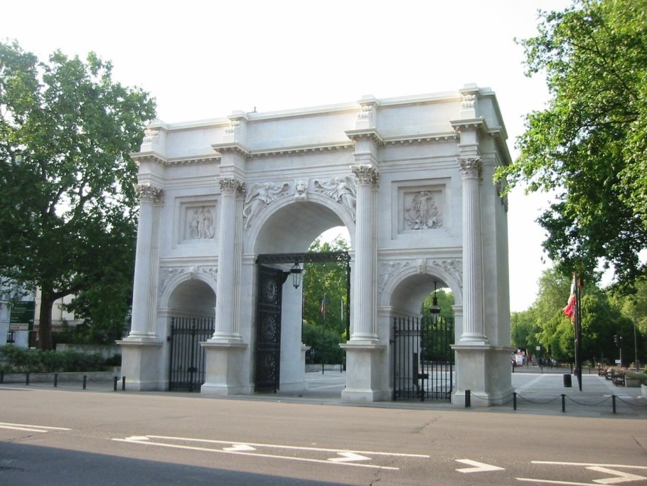 Курган мраморной арки в Лондоне