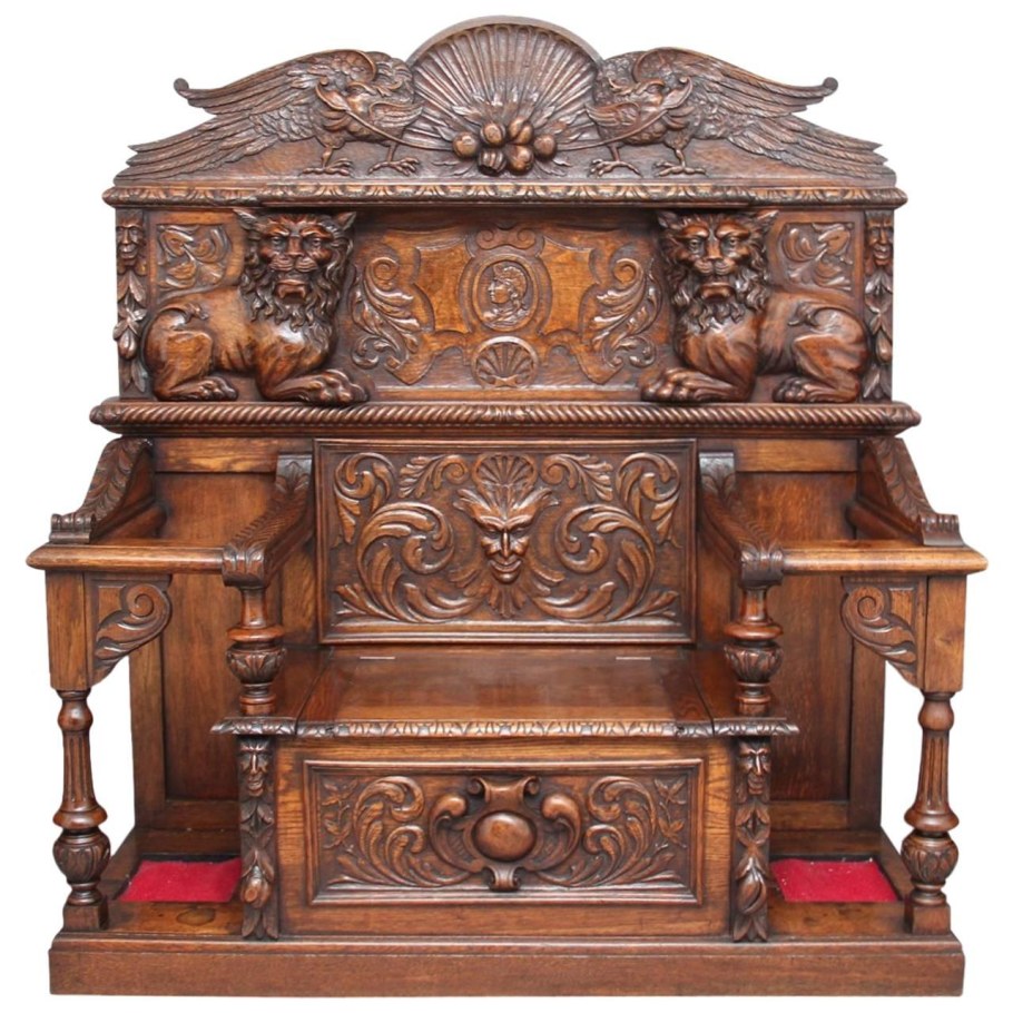 Старинная мебель из дерева цвета