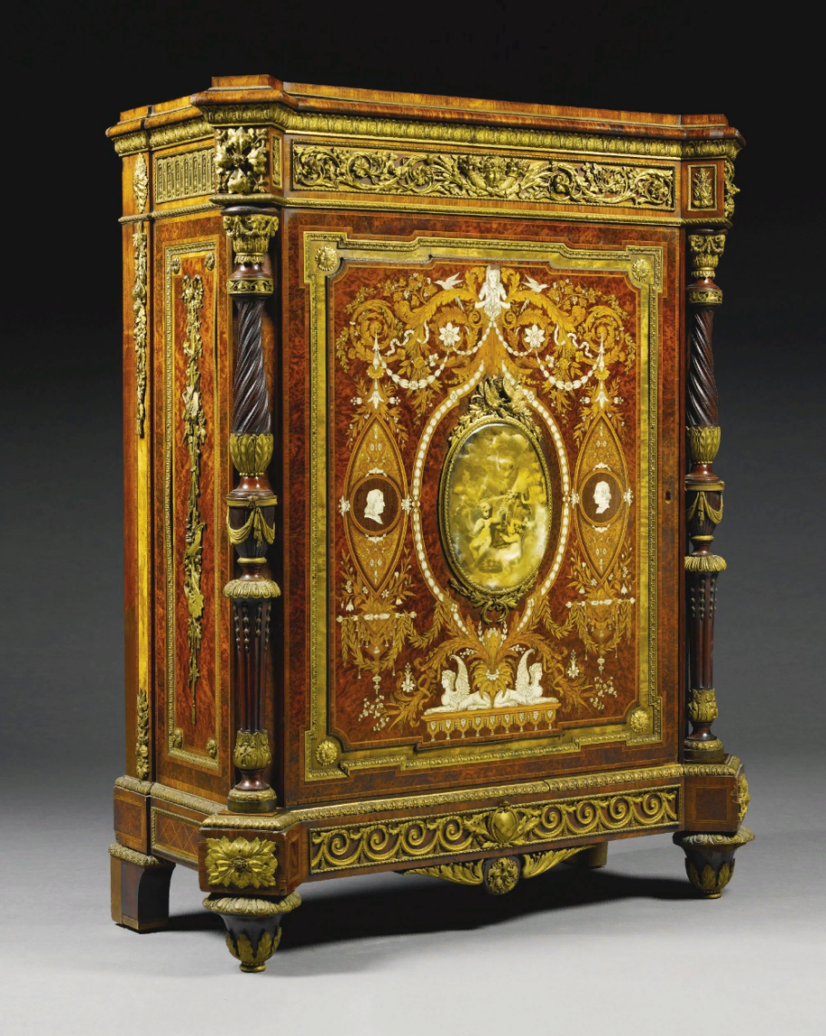 Красивая антикварная мебель