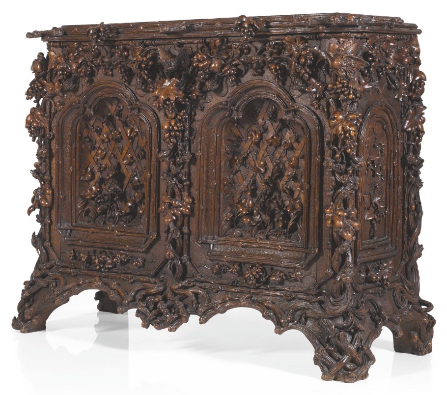 Резная мебель Готика