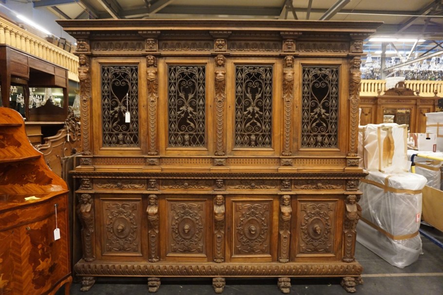 Антикварная библиотека в стиле неоренессанса