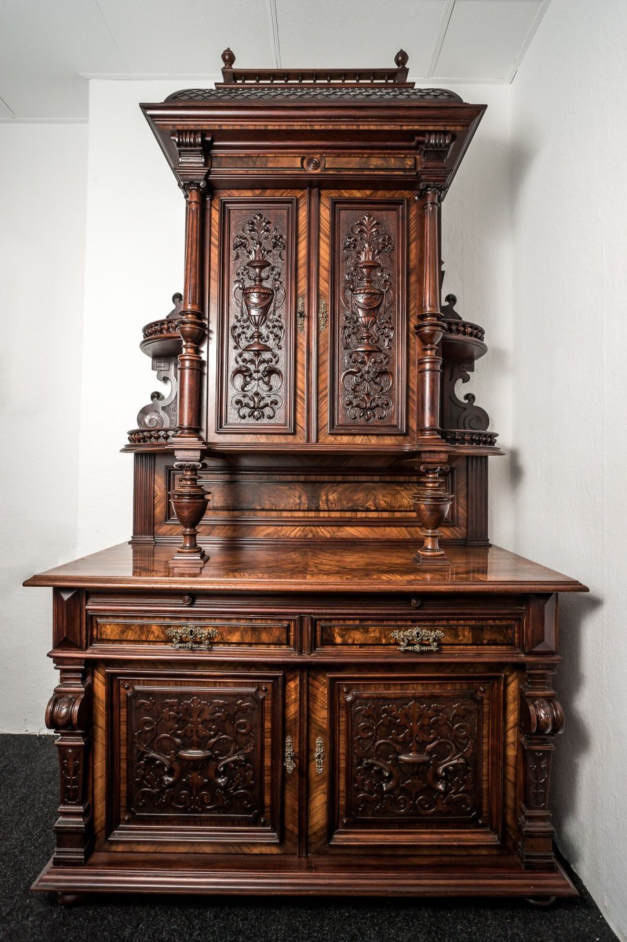 Старая мебель