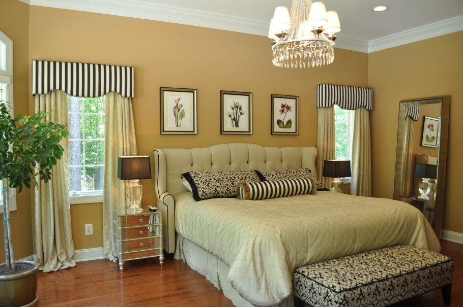 Современные карнизы настенные в интерьере спальни