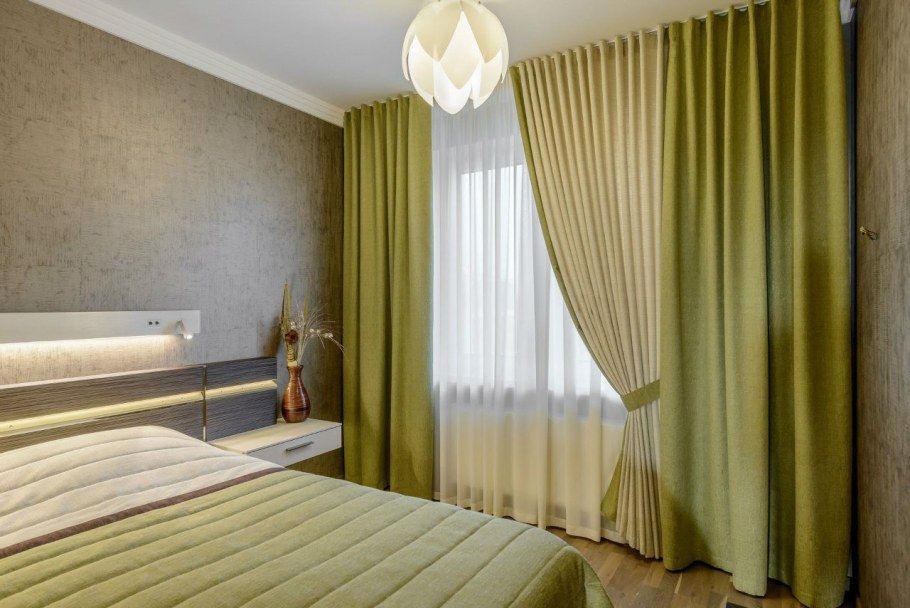 Оливковые шторы в интерьере