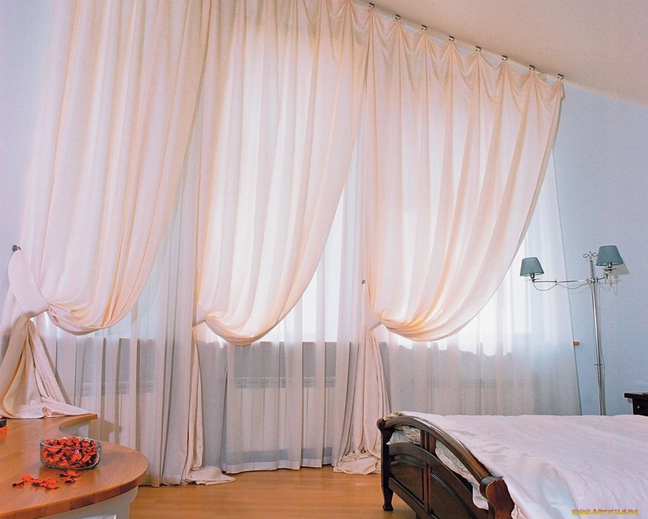 Занавески на несколько маленькие окна в спальню