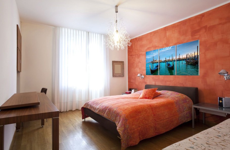 Декоративная штукатурка в оранжевом цвете