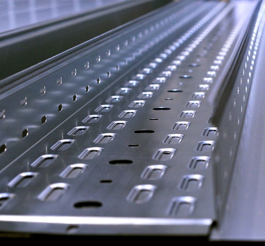 Лоток перфорированный 50х100х3000 ИЭК