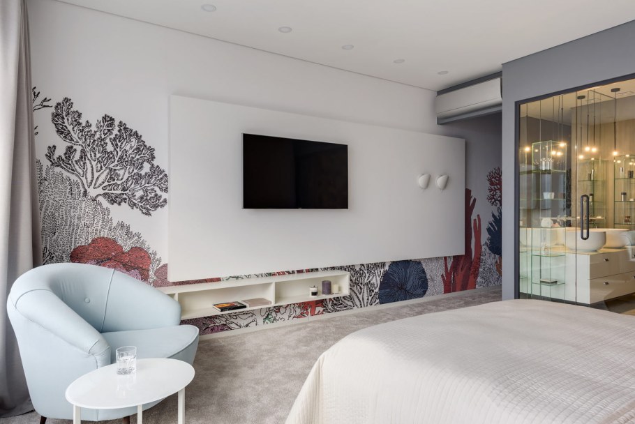 Телевизор на стену розовый