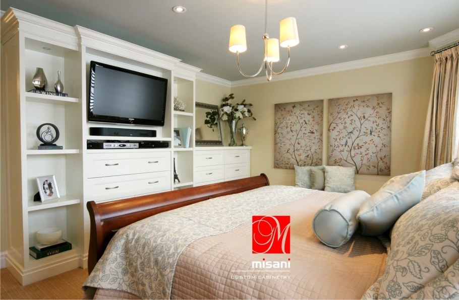 Телевизор в спальне