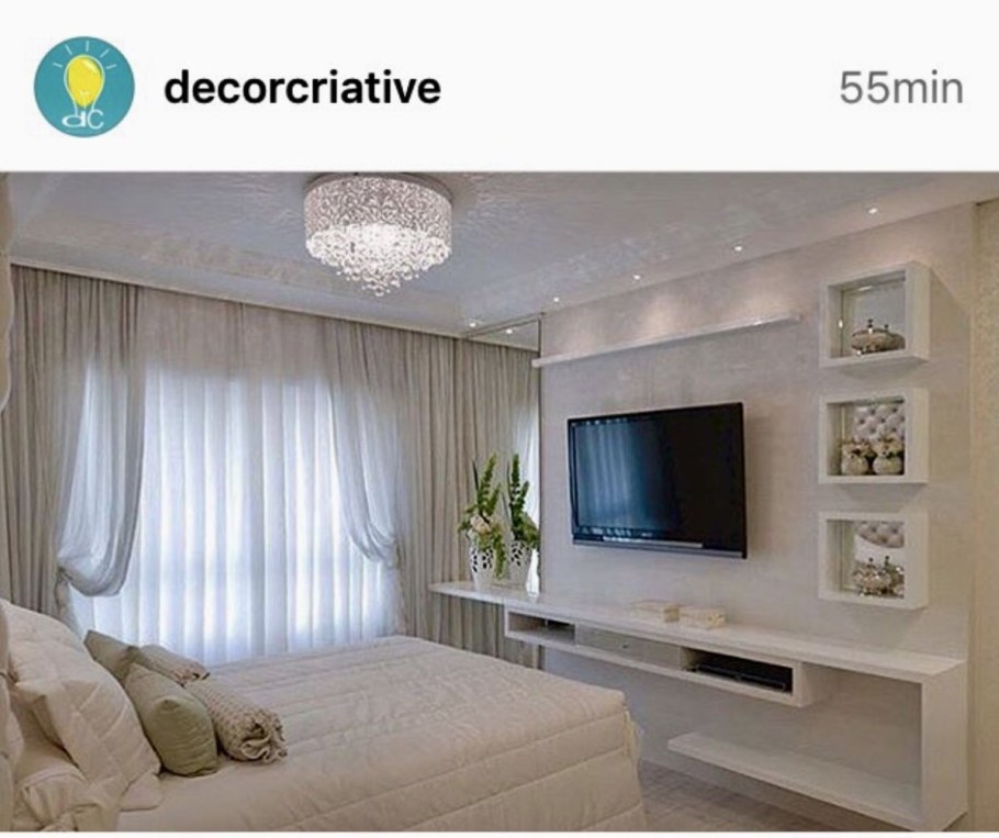 Спальня с нишей под телевизор